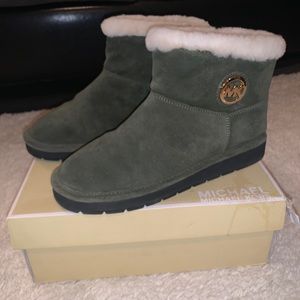 MK suede boot
